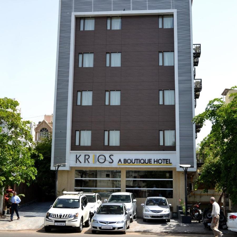 Krios - Near Sg Highway, Hotel